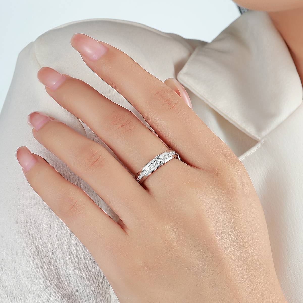 R55116银镀18K白金长方形莫桑钻满镶订婚戒指0.98ct